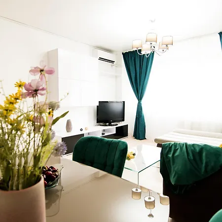 Best City Center Apartments By Alia Bucharest Exterior photo